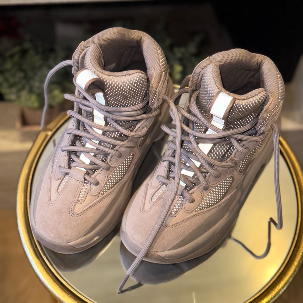 Women’s YEEZY SEASON 7 size 37/US 7